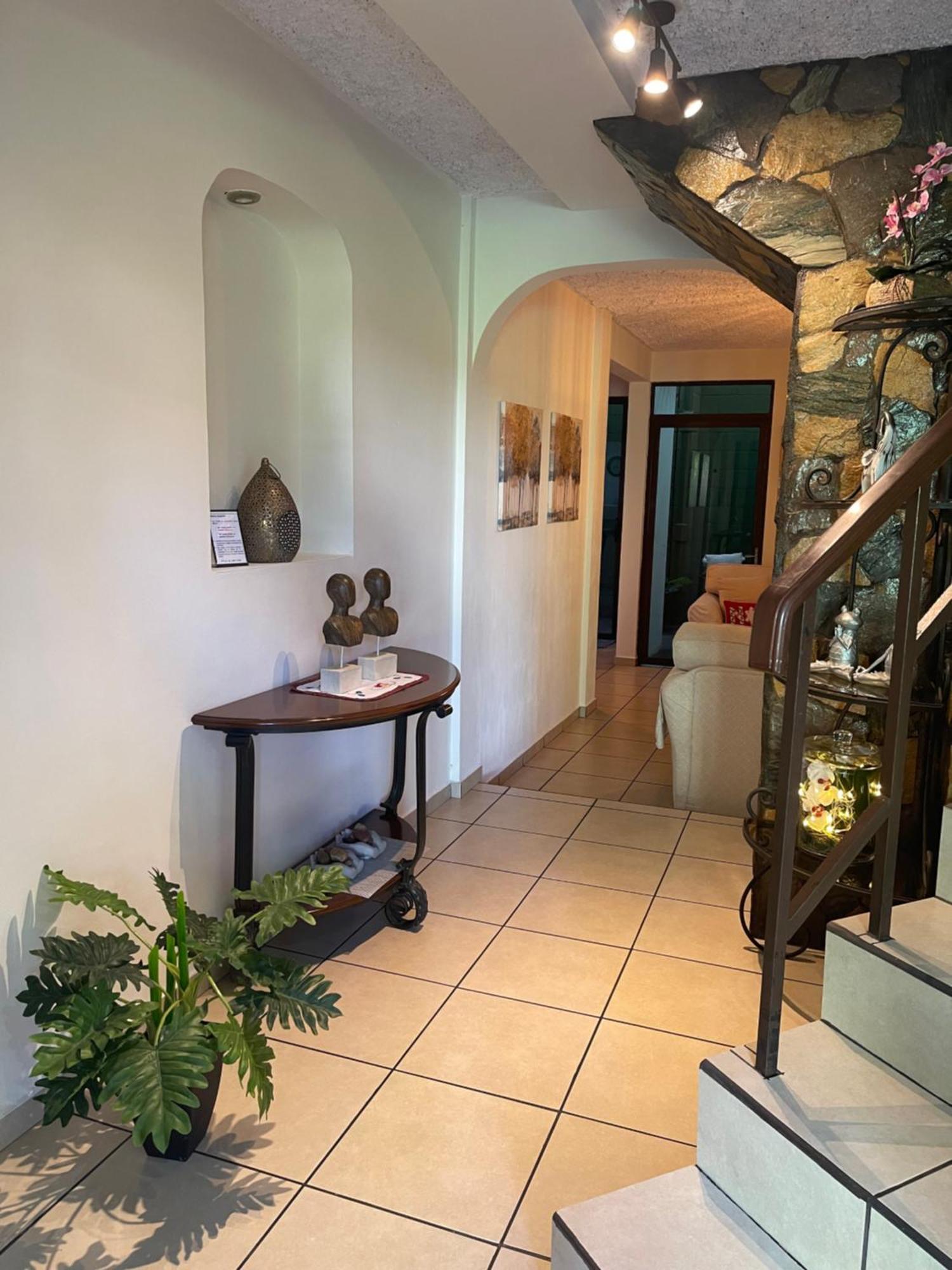 Сasa de vacaciones Casa En Residencial Privado Lomas De San Francisco San Salvador